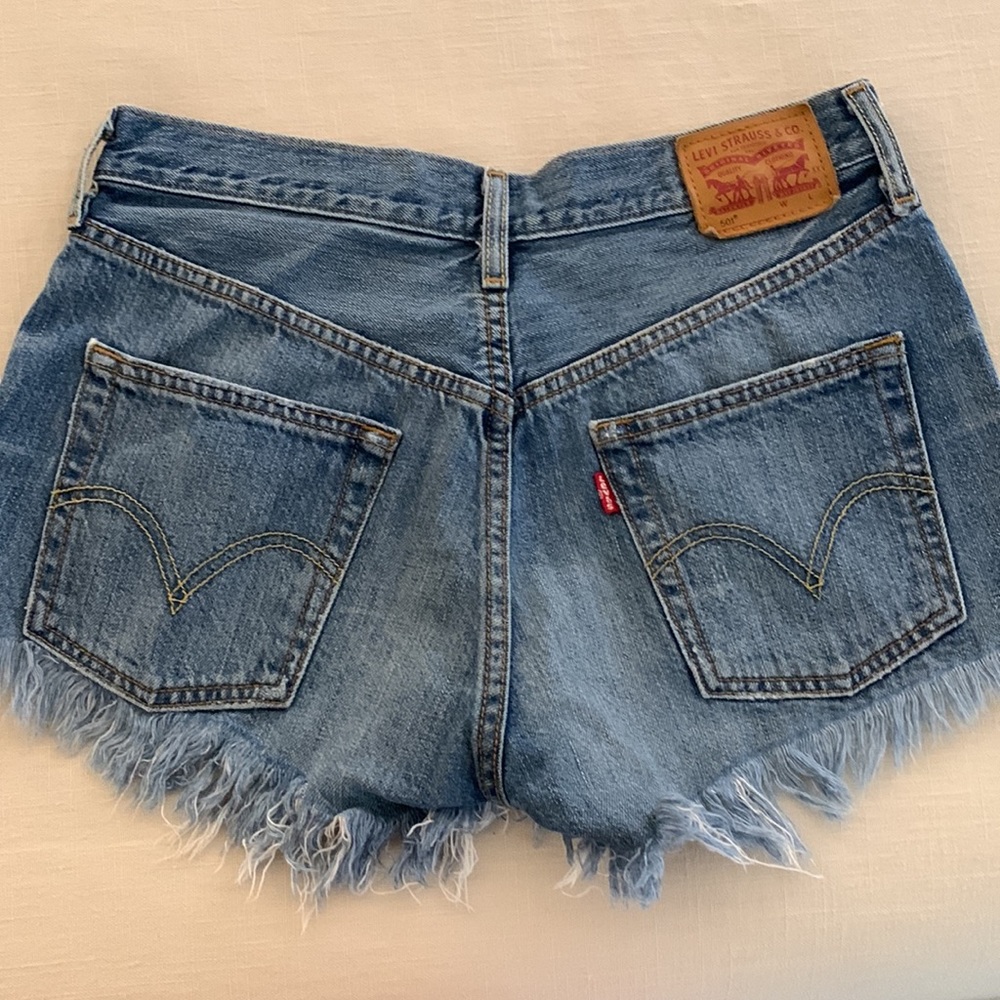 🤍LEVIS DENIM SHORTS - Picture 2 of 7